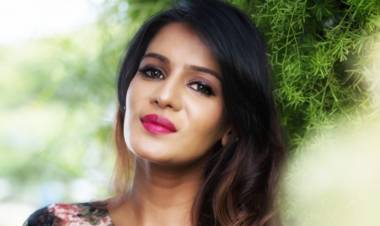 Glamorous and gorgeous Meera Mitun latest stills