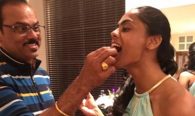 Actress Karthika celebrated her birthday in UK with Family