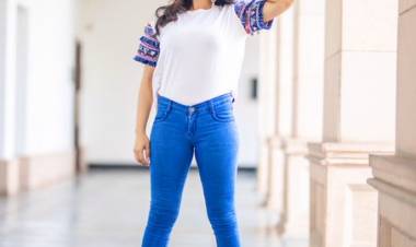 Srushti Dange cute Dimple Chin Shades with  Blue and White