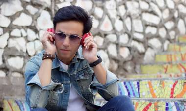 Singer Abuzar Akhtar comes in support of Kanika Kapoor after FIR was filed against her