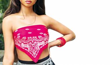 நடிகை ஷான் ரோமி கைக்குட்டையை மேலாடையாக அணிந்திருந்த புகைப்படம் வைரலாகி உள்ளது