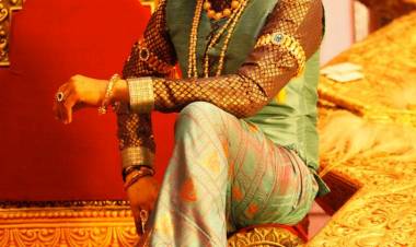 பிஸ்கோத்  படத்தில் ராஜபார்ட் கெட்டப்பில் அசத்தும் சந்தானம்