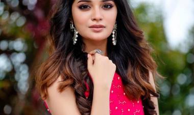 Actress Aathmika sizzling in her latest pics