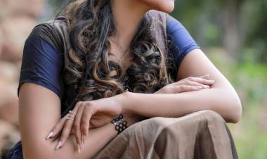 Actress #Abarnathi Looking Dazzling Check Out These Pics From The Latest  Photoshoot ! 