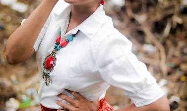 Actor seeks permission to fall on Sheela Rajkumar's feet