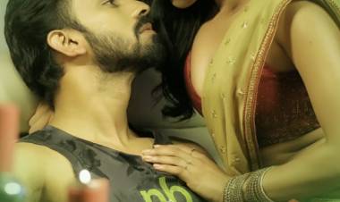 #VeeradhiVeeraSong from #IrandamKuththu @5pm today 