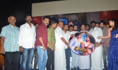 ஆவியை அடக்கும் " கொம்பு" ஜீவா - திஷா பாண்டே கலகலப்பு