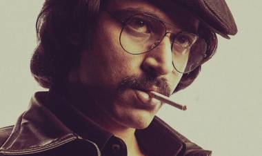 #STAR Ulaga Nayagan it is  How can we ever forget this iconic look from Sigappu rojakkal ? 