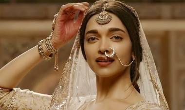 திடீரென்று பெயரை மாற்றிய தீபிகா படுகோனே