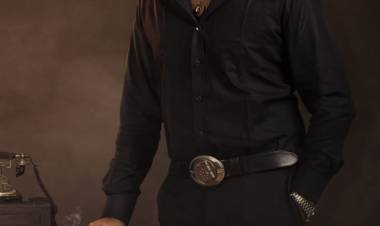 Here its the first look poster of  #PagaivanukkuArulvai .@SasikumarDir Enacts William