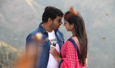 ஆற்றல்  படத்தில் நடிகர் விதார்த்தோடு நடிக்கும் கார்.