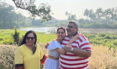 The super busy #RaashiiKhanna spends her quality break time with her parents and nature.