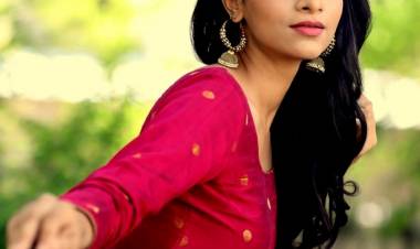 நடிகை அபிதா வெங்கட் அவர்கள் தனது அழகான மற்றும் இயல்பான நடிப்பு விமர்சனங்களின் கவனத்தையும் பெற்றுள்ளார்.