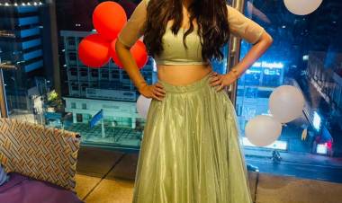 Here are some new clicks of the ravishing @Saipriyaa_ ! 