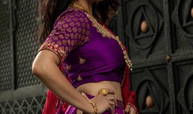 Actress Sunainaa shot to fame in Tamil Cinema with "Kadhalil Vizhudhen".