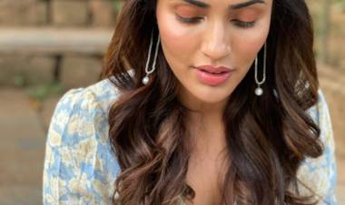 Check Out The Charming and Scintillating Stills of #AksharaGowda