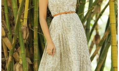 Upcoming Actress #TejuAshwini looks as fresh as a daisy in the latest photoshoot stills