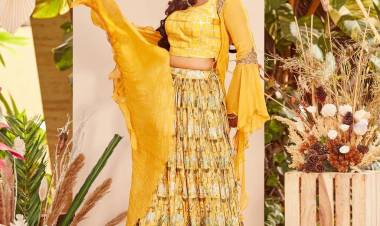 #ParrisJeyaraj fame #SastikaRajendran glowing in Yellow. 