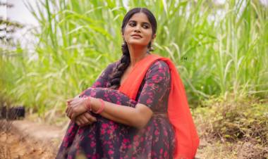 Actress #Aadhirai looks resplendent in the traditional half-saree!