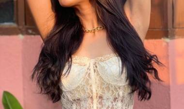 Cuteness overloaded pictures of  #Sarkar Pretty Actress #SimranGupta