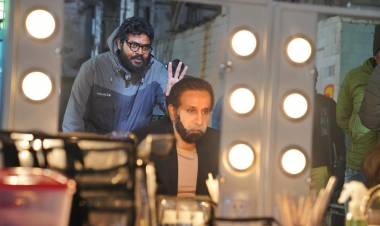 Here is the exclusive picture from the sets of #ChiyaanVikram's  #Cobra !