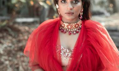 Actress #AishwaryaRajesh looks absolutely ravishing in these beautiful pics from her latest photoshoot!