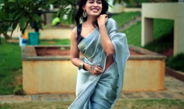 Actress #SaiPriyankaRuth looks resplendent as she rocks in the saree look
