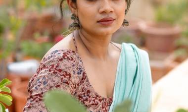 Actress #SwayamsiddhaDas will definitely leave us spellbound in the beautiful saree look from her latest photoshoot stills.