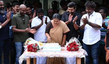 #10ஆகஸ்டு1978 #பாரதிராஜா இயக்கிய  #கிழக்கேபோகும்ரயில் படம் மூலம் நாயகியாக அறிமுகமானவர் ராதிகா. திரைக்கு வந்து இன்று 43 ஆண்டுகள் நிறைவடைந்த நாள்.