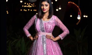 Take a look at photos of #Oviyaa in her stunning pink outfit, she looks outstanding!