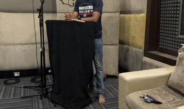 தீபாவளி திருநாளில் நடிகர் வெற்றி நடிக்கும் 'ரெட் சேன்டில்' படத்தின் டப்பிங் துவங்கியது.