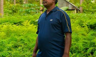 புல் தடுக்கி பயில்வானல்ல ப்ளூசட்டை மாறன்.