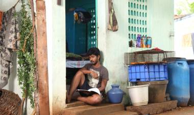 மனதை உலுக்கும் பாடல்! மீண்டும் கிராமிய பாடகர் அறிமுகம்.  “எங்கிருந்தோ கத்துதம்மா செங்குருவி.. “ “ஐஸ்வர்யா முருகன்”  திரைப்படத்தின் மூன்றாவது பாடல் வெளியீடு  ! 