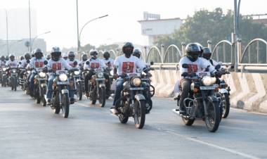 நடிகர் சீயான் விக்ரமின் 60வது பிளாக்பஸ்டர் வெளியீடான 'மகான்' படத்தை கொண்டாடும் வகையில்,  ரசிகர்கள் இணைந்து  மோட்டார் சைக்கிள் பயணத்தை மேற்கொண்டுள்ளனர்.