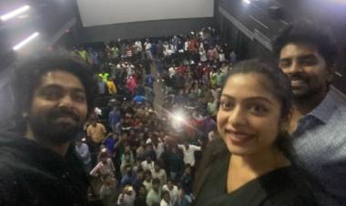 ரசிகர்களுடன் செல்ஃபி எடுத்த ஜி.வி.பிரகாஷ்