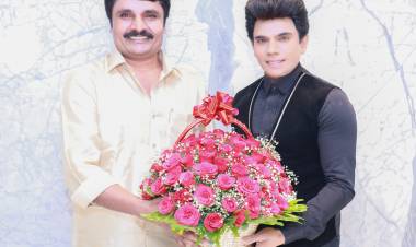 உச்ச நட்சத்திரங்கள் வரிசையில் இணைந்தார் லெஜண்ட் சரவணன்