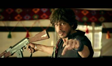 டங்கி : ஷாருக்கானின் ரசிகர்கள் மேள தாளத்துடன் பட்டாசுகளையும் வெடித்து மும்பை கெயிட்டி கேலக்ஸியில் முதல் நாள் முதல் காட்சியை காணத் தொடங்கினர். 