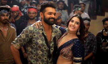 உஸ்தாத் ராம் பொதினேனி, காவ்யா தாபர், பூரி ஜெகன்நாத், சஞ்சய் தத், சார்மி கவுர், பூரி கனெக்ட்ஸின் ’டபுள் ஐஸ்மார்ட்’ படத்தின் இரண்டாவது சிங்கிள் ’வைப் டு தி தேசி பார்ட்டி’ மார் முன்தா சோட் சிந்தா வெளியாகியுள்ளது!