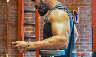 'குளோபல் ஸ்டார்' ராம் சரண் 'பெத்தி'( Peddi)  படத்திற்காக மாற்றியமைத்து கொண்ட உடலமைப்பு தோற்ற புகைப்படம் வெளியீடு