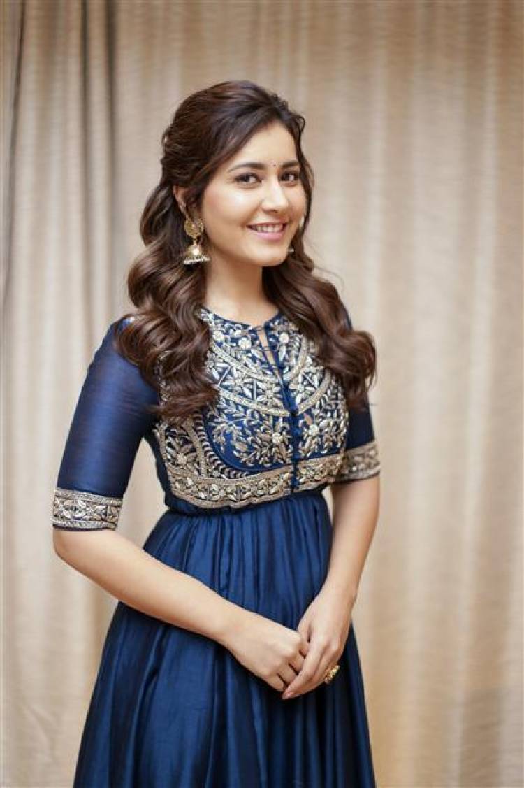Actress Raashi Khanna New Photoshoot Stills