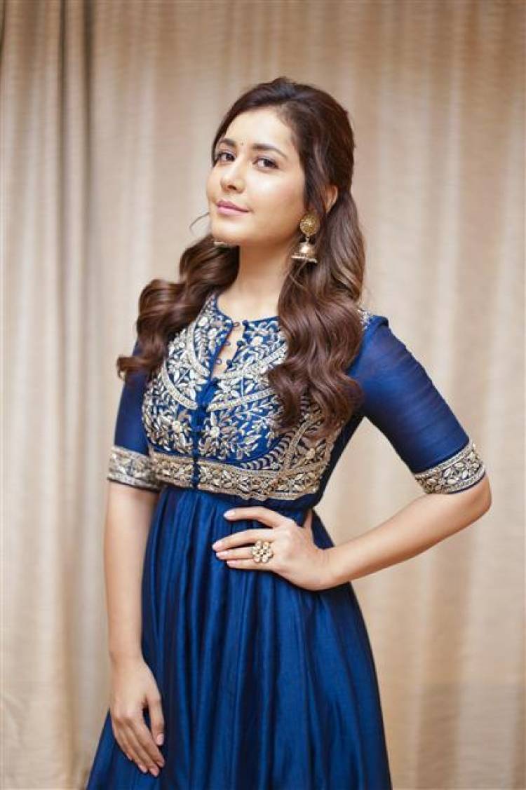 Actress Raashi Khanna New Photoshoot Stills