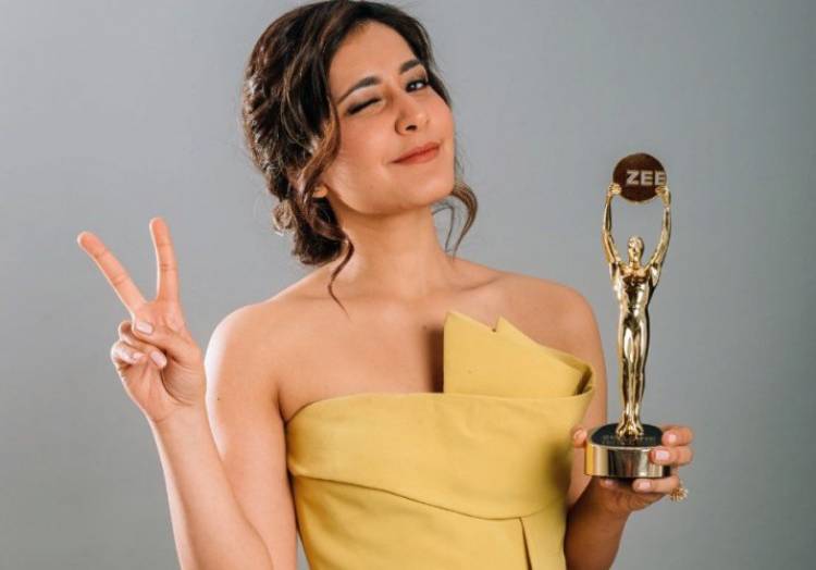 "The Performer of the Year" for Actress Raashi Khanna