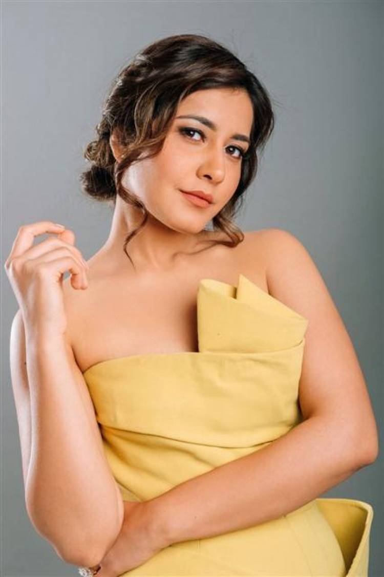 "The Performer of the Year" for Actress Raashi Khanna