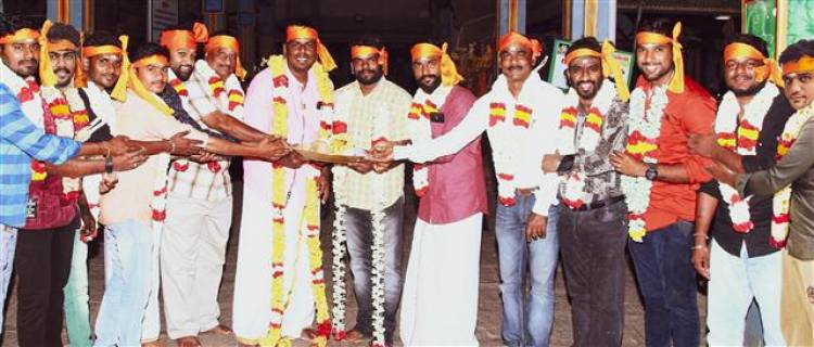 நடுஇரவு 12 மணிக்கு திரையிடப்படும் முதல் தமிழ் திரைப்படம்