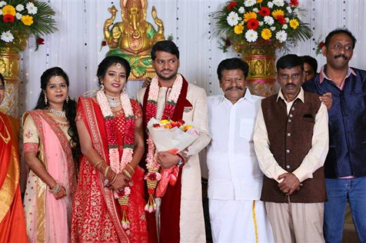 இயக்குநர் ஈ ராமதாஸ் மகன் திருமணம்........பிரபலங்கள் நேரில் வாழ்த்து