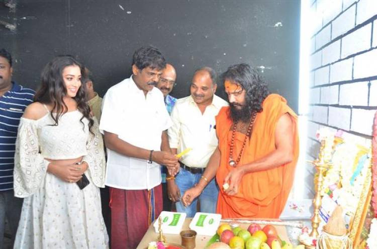 "Breaking News" movie Pooja stills