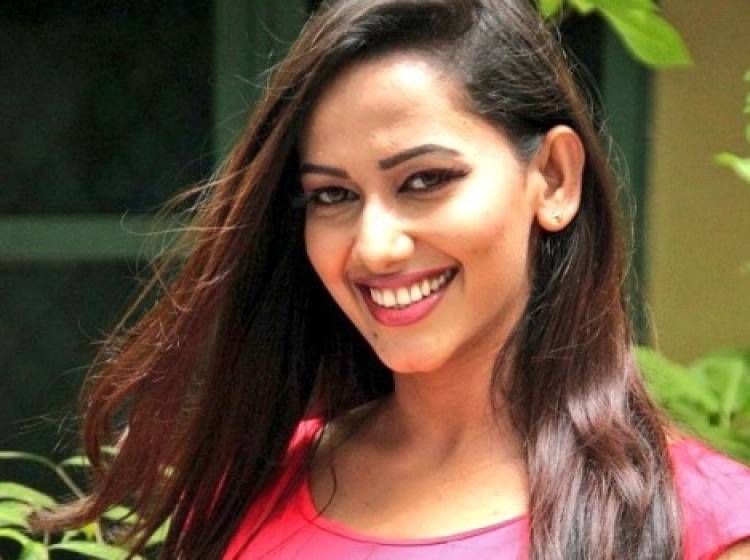 Actress Sanjana Singh Birthday 