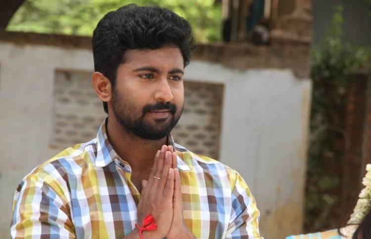 ஊர் மக்களுக்கு உதவி செய்வதை முழு நேர வேலையாக செய்து வரும் மகேந்திரன்