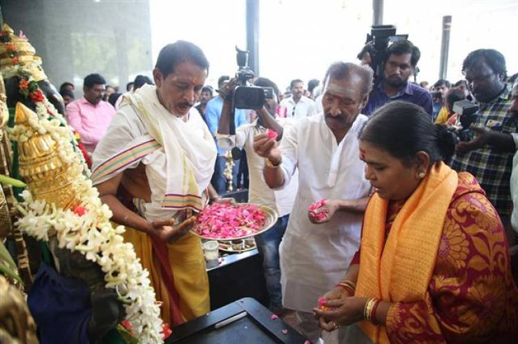 "மன்னார் அன்ட் கம்பெனி" - Movie Pooja Stills