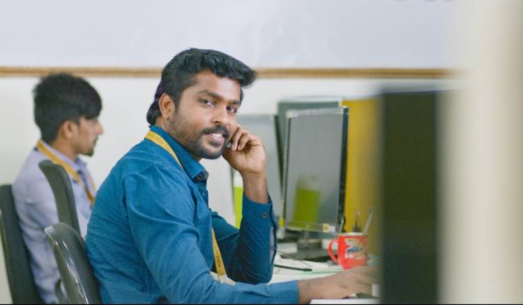 ‘பீச்சாங்கை’ புகழ் கார்த்திக் நடிக்கும் ‘சைரன்’ திரைப்படத்தின் முதல் சிங்கள் இன்று வெளியீடு